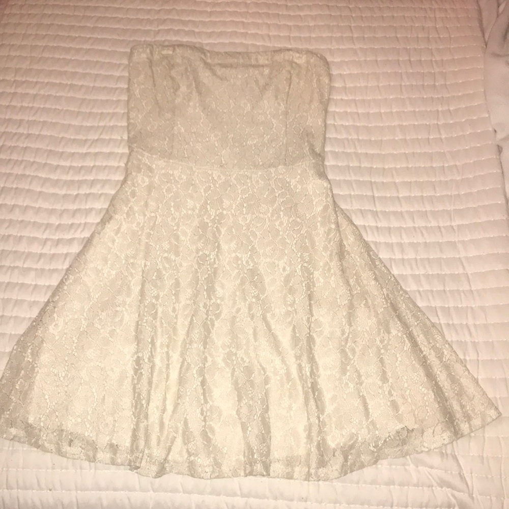 sleeveless lace Hollister dress!